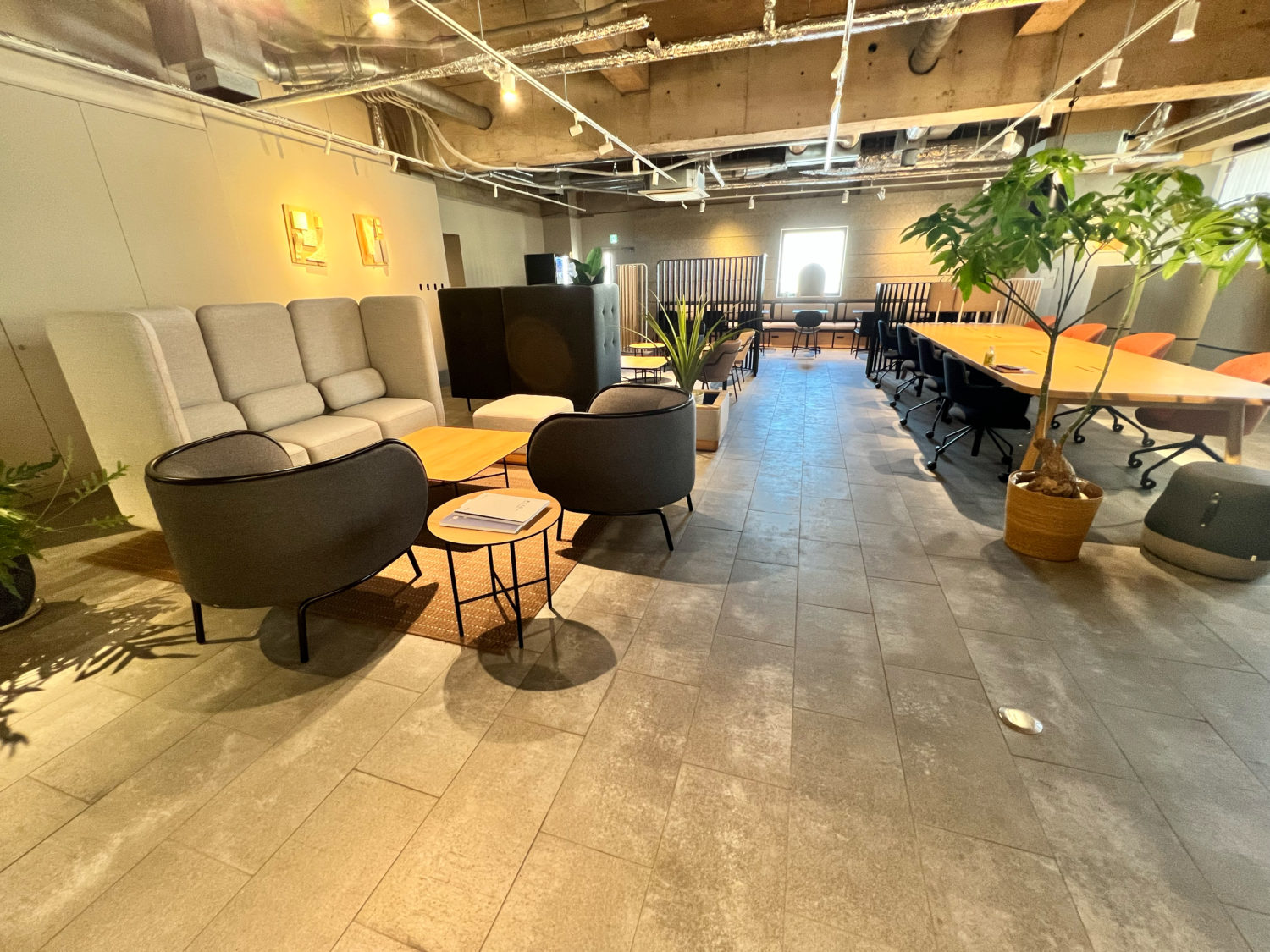 ADAL様 マルクニ運送株式会社｜九州・福岡の家具配送会・展示会の搬出入・設営